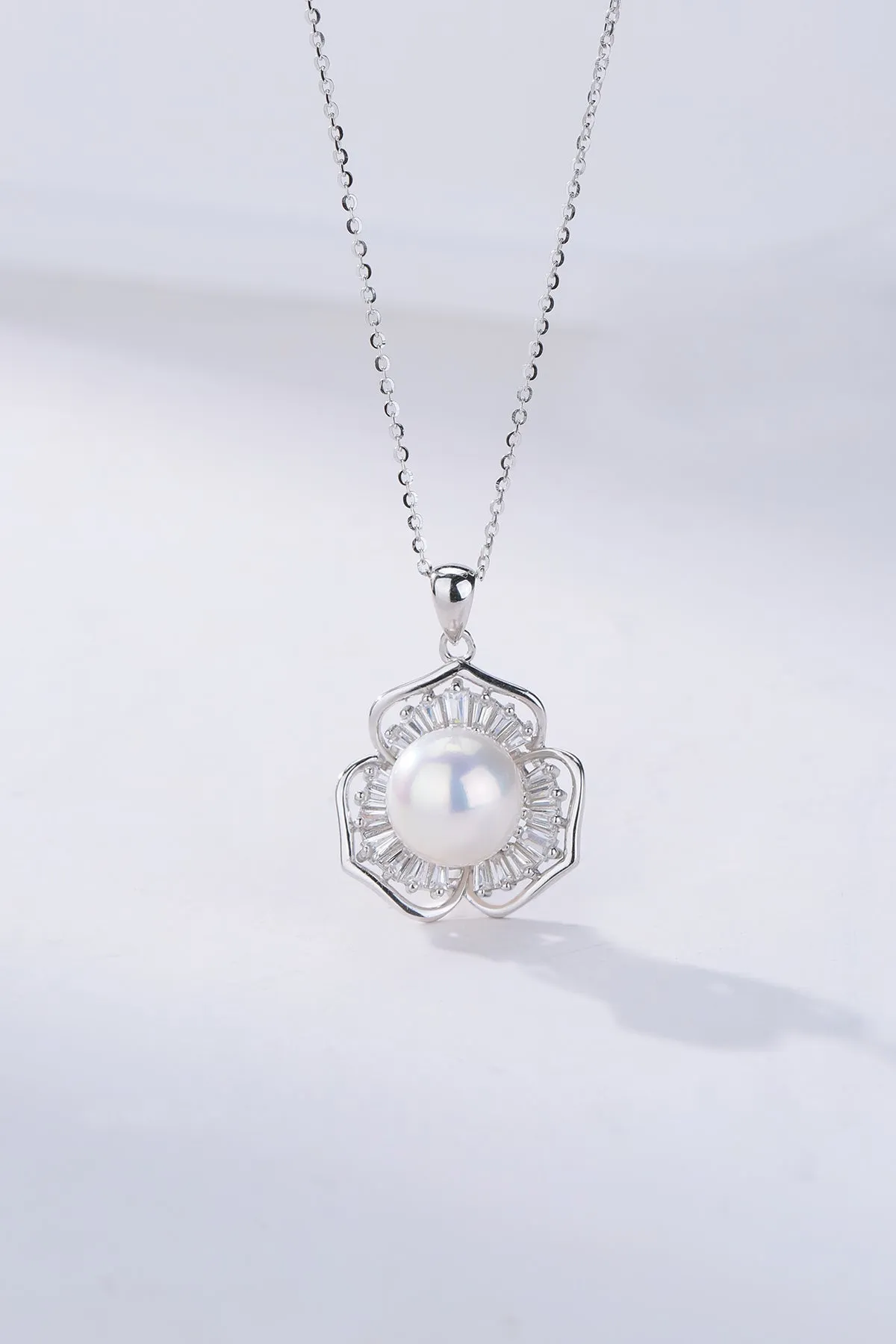 10-11mm Edison Pearl Floral Pendant Necklace