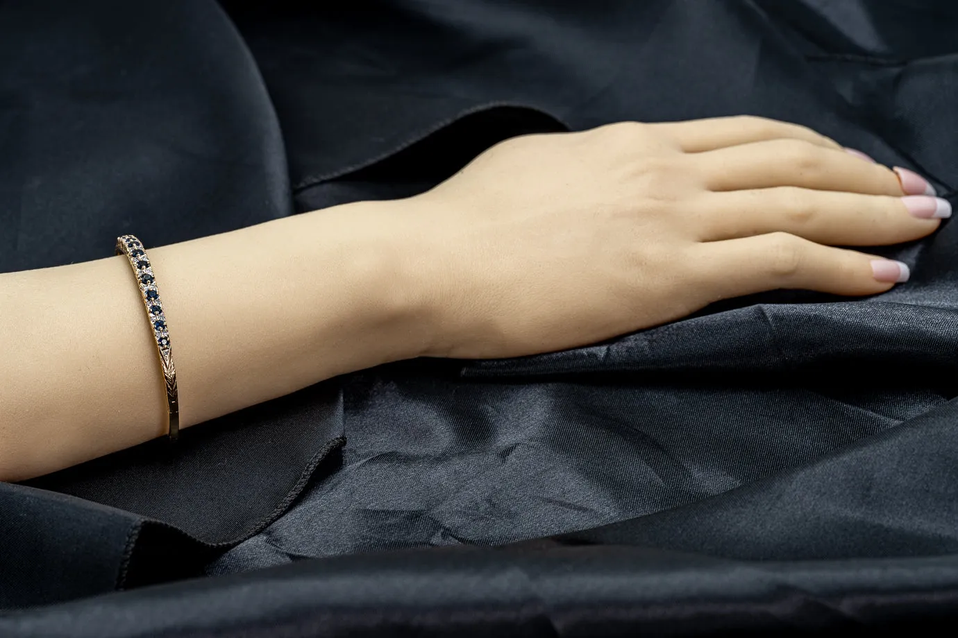 Exquisite 9ct Yellow Gold Sapphire & Diamond Bangle