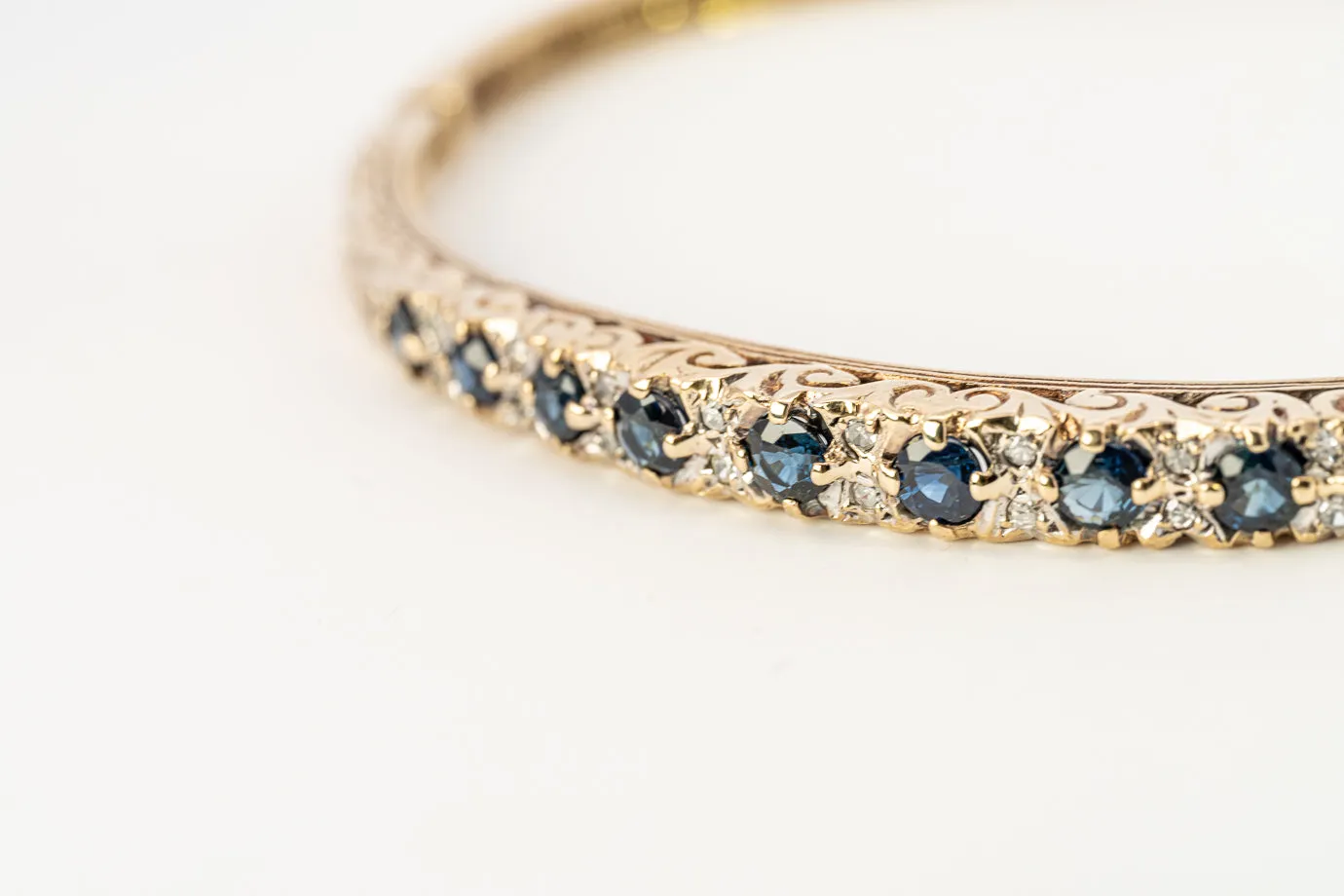 Exquisite 9ct Yellow Gold Sapphire & Diamond Bangle