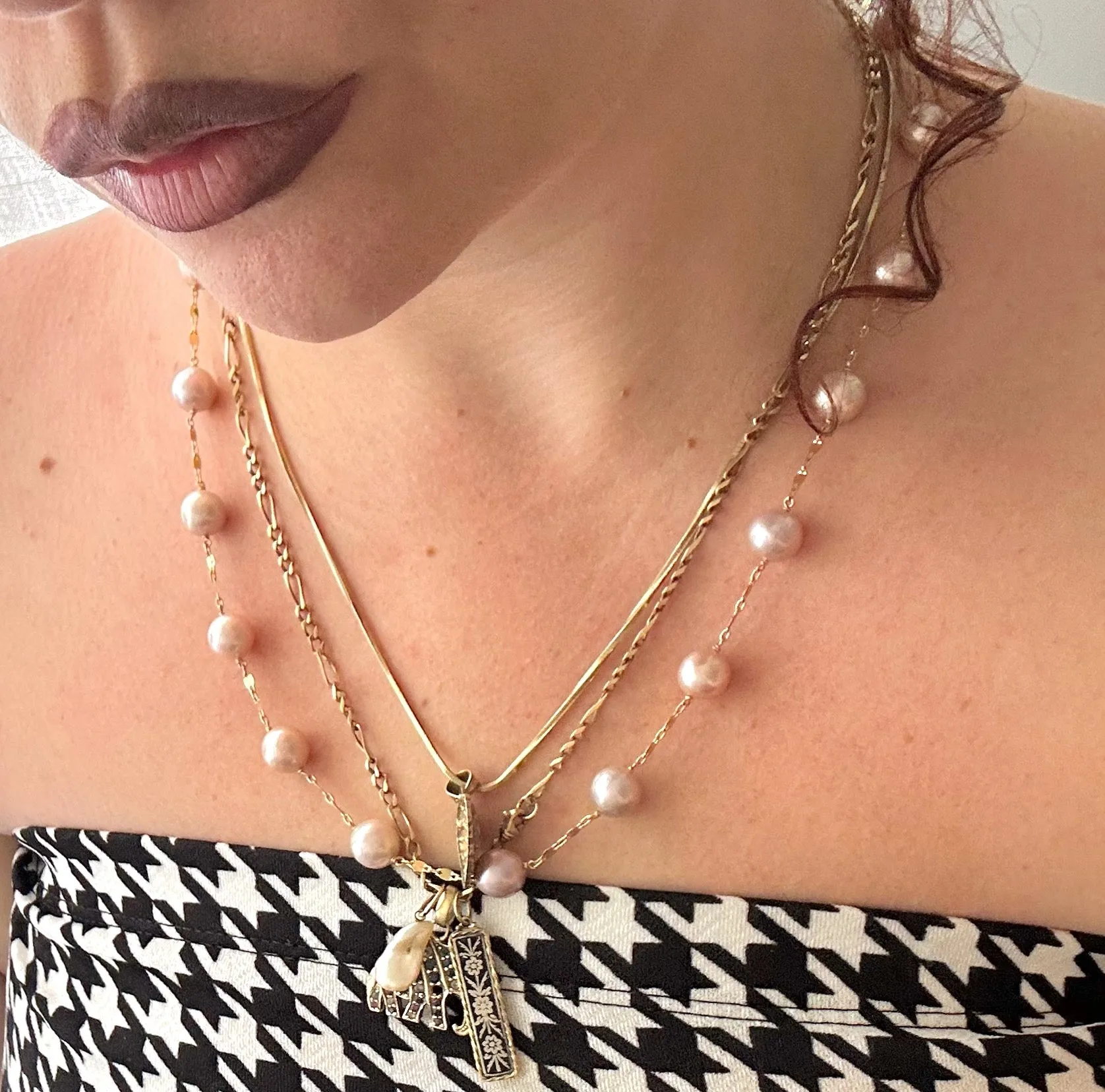 PINK CHAMPAGNE GLITTER CHAIN PEARL NECKLACE
